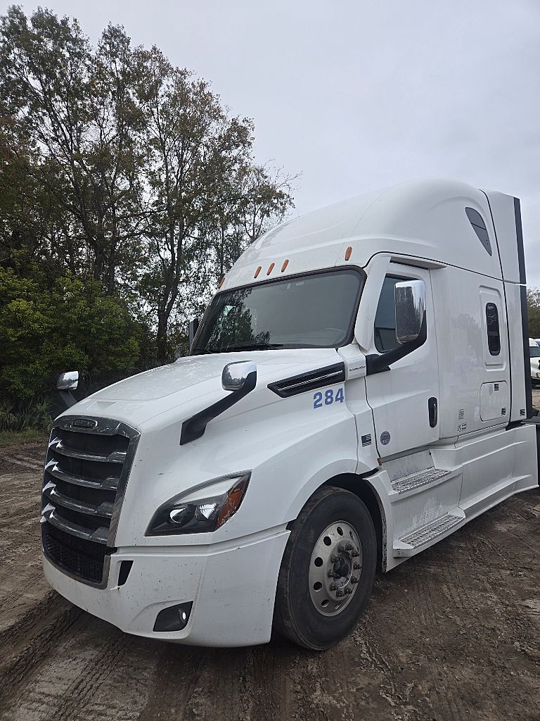 2022-freightliner-pt126slp+-+ 2022-freightliner-pt126slp+-+